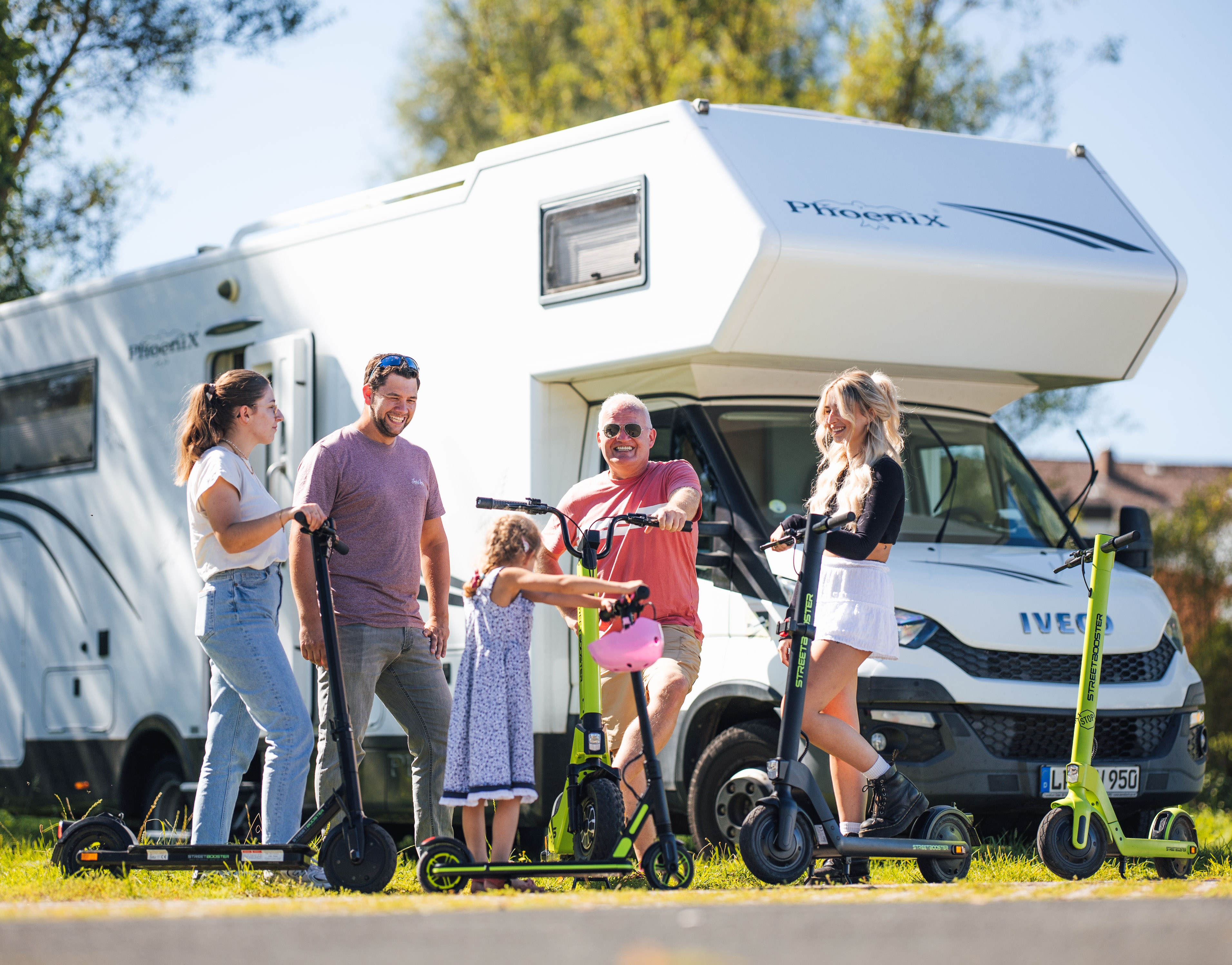 E-Scooter STREETBOOSTER Sirius matt schwarz, E-Scooter, Person, Brille, Erwachsener, Mann