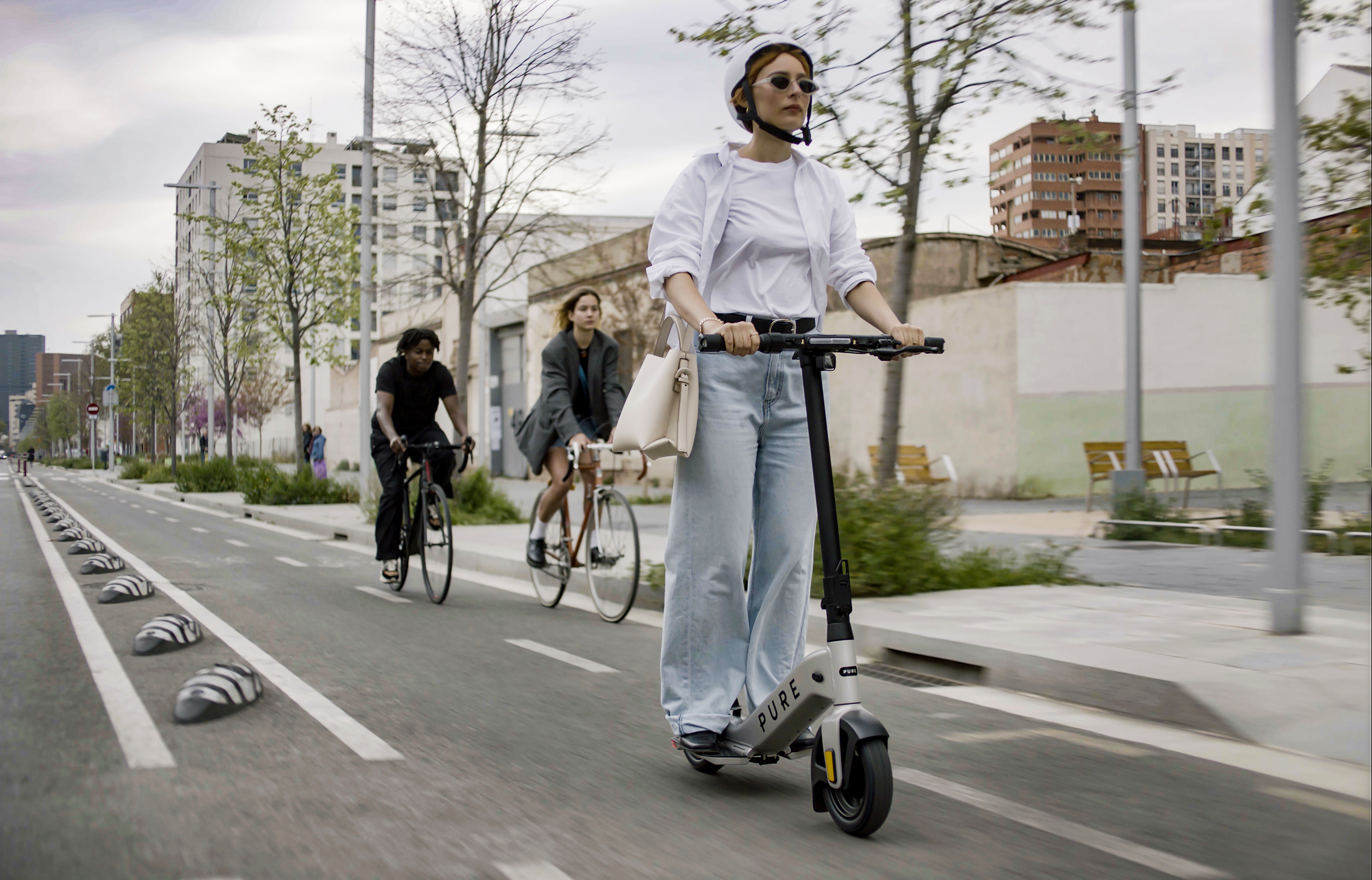 PURE Advance+ Platinum - B-Ware, Roller, Fahrzeug, E-Scooter, Mantel, Person